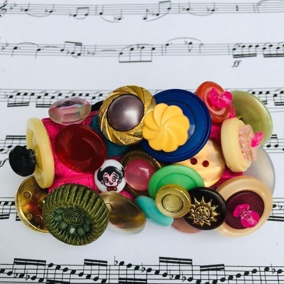 Vintage handmade button cuff bracelet one of a kind unique vintage buttons - Picture 9 of 16